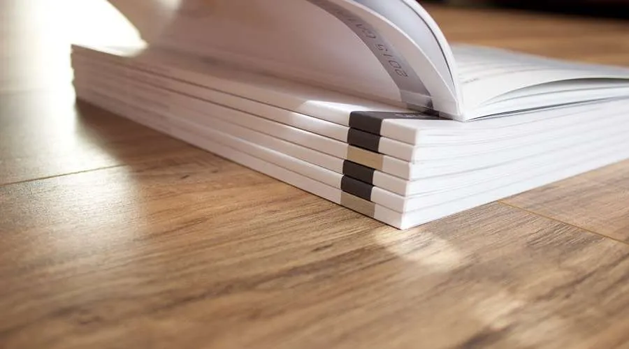 کتابهایی که صحافی شومیز شده اند